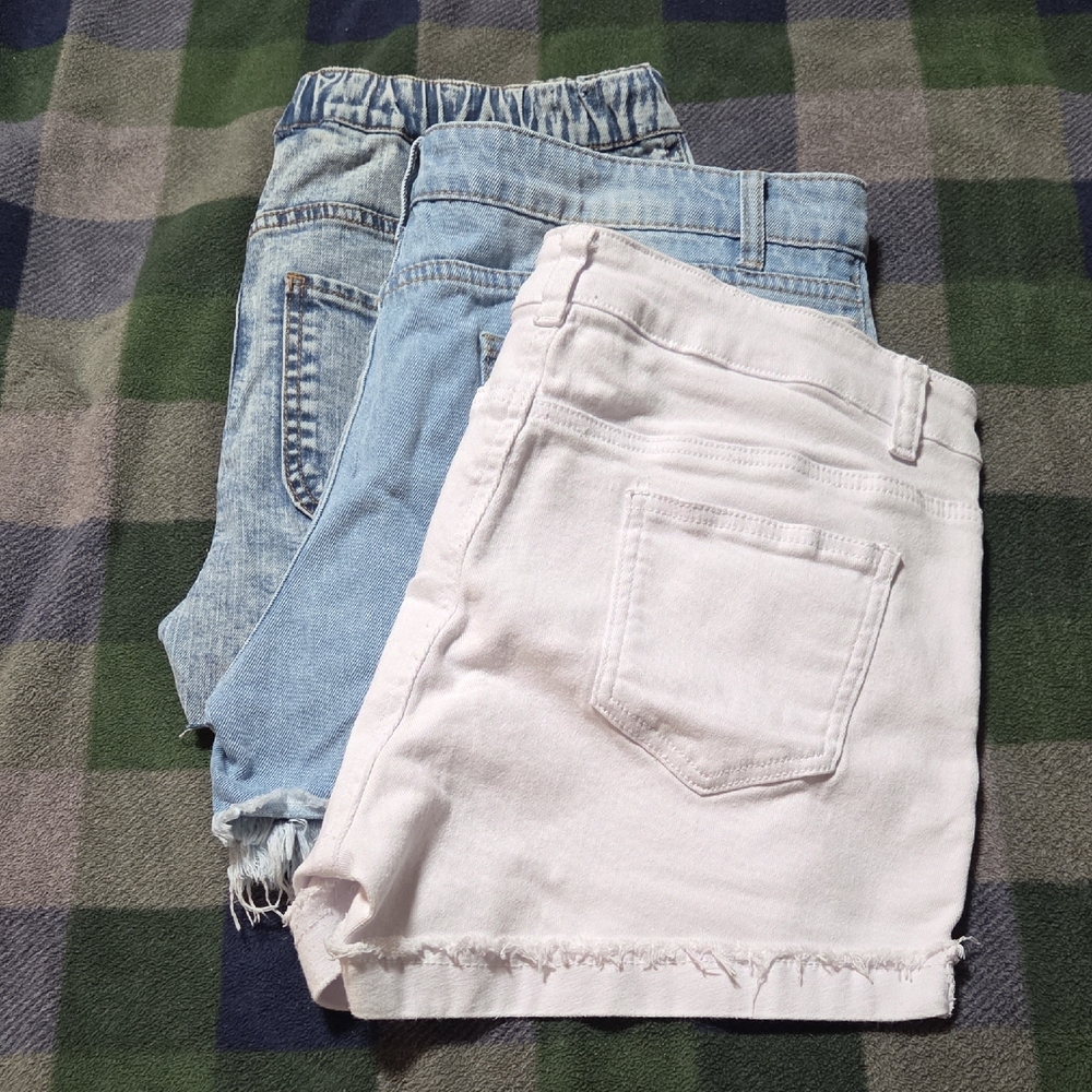 Women’s Casual Denim and Cotton Shorts Trio - Light Blue & White - Picture 5 of 5